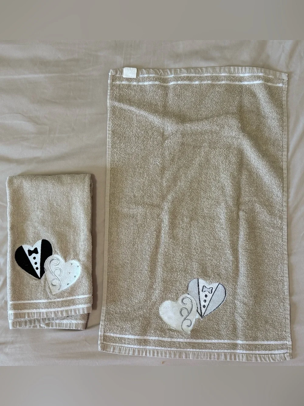 🤍 Wedding Heart Embroidered Hand Towel Set of 2 Bride Groom Ivory Towels NWOT